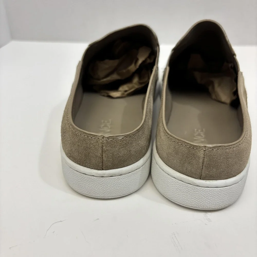 Vince Slip On Suede Leather Shoes Womens‎ Size 8 38 Beige Casual Flats Sneakers